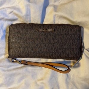 Michael kors wallet